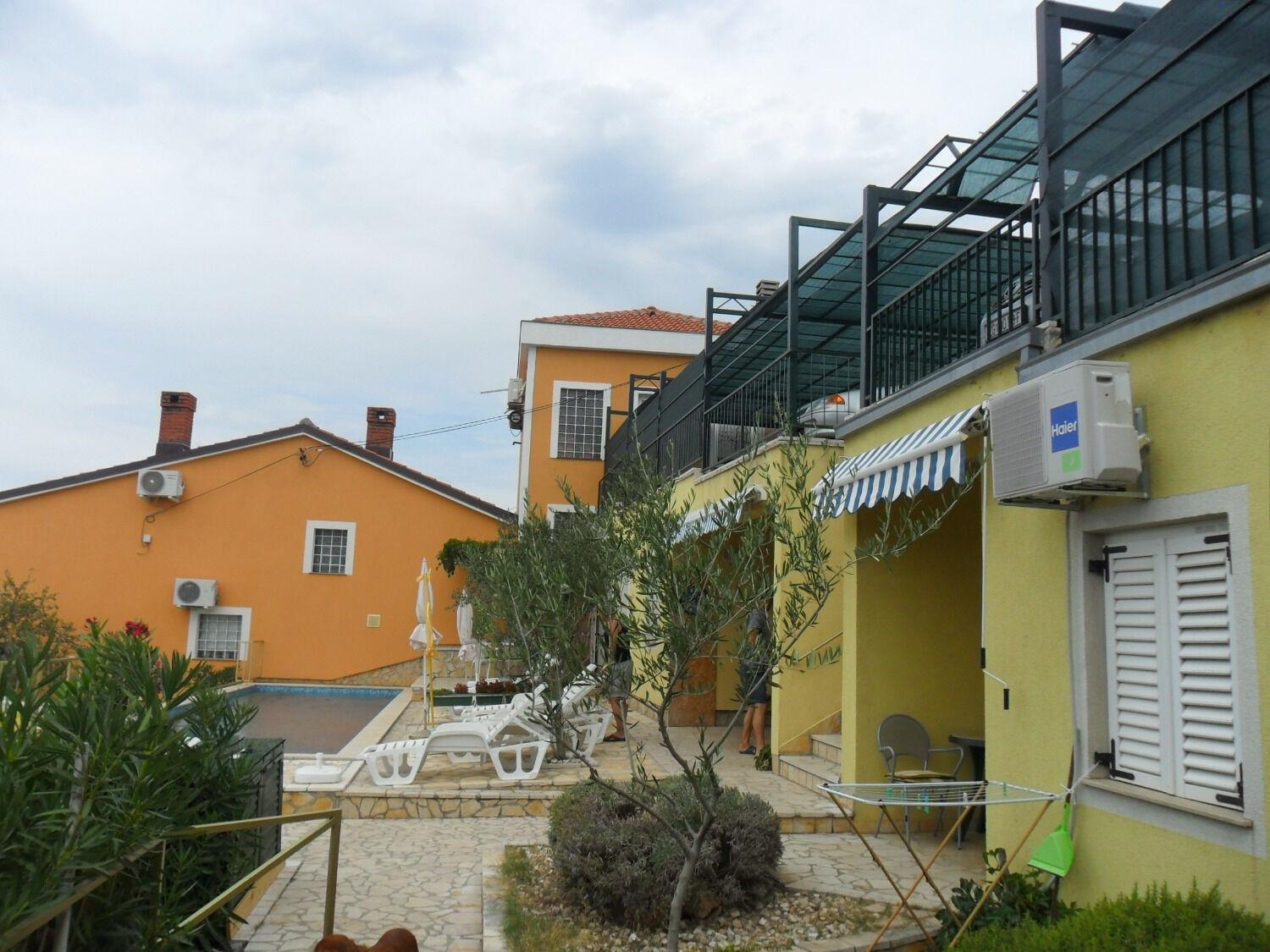 Apartments Zlato - With Pool Zengg Kültér fotó